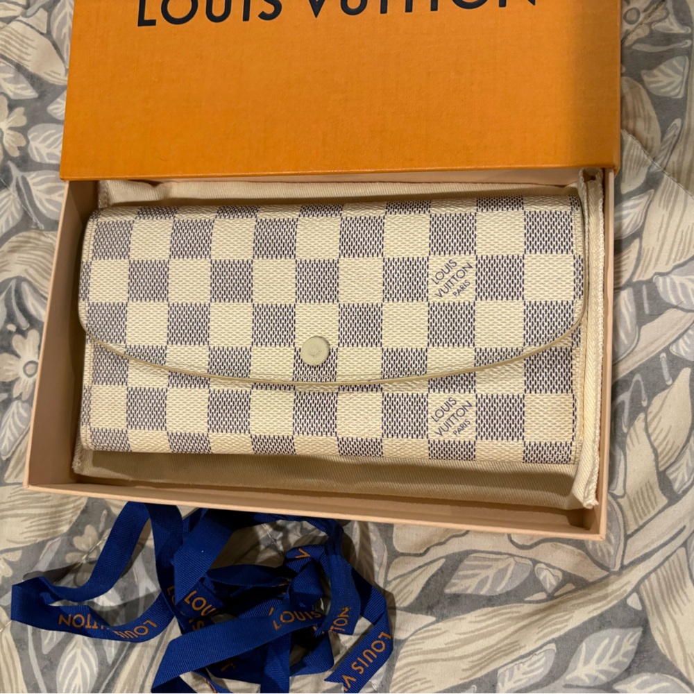 Louis Vuitton Signature Emilie Wallet